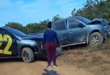 Colisão frontal entre caminhonete e SUV adesivada com propaganda de candidato deixa feridos na RR-171 no Uiramutã Colisão frontal entre caminhonete e SUV em uso de campanha eleitoral deixa feridos na RR-171 no Uiramutã