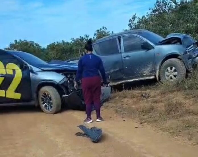 Colisão frontal entre caminhonete e SUV em uso de campanha eleitoral deixa feridos na RR-171 no Uiramutã