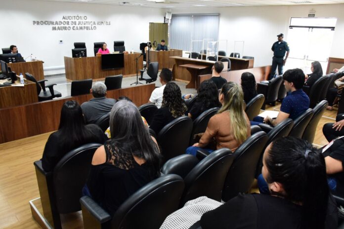 Homem é condenado a 25 anos de prisão por matar ex-companheira na frente da mãe em Bonfim