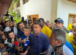 Flávio Bolsonaro diz que burocracia federal dificulta desenvolvimento de Roraima flávio bolsonaro