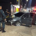 Motorista avança carro contra policial, foge e bate no meio fio em Boa Vista motorista