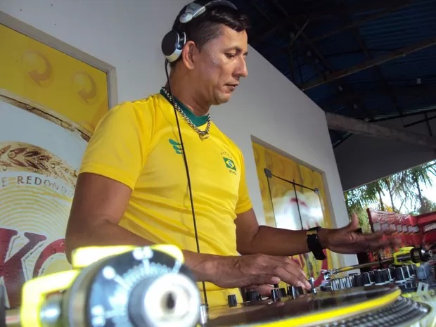 DJ Lázaro Tinoco DJ Lázaro Tinoco