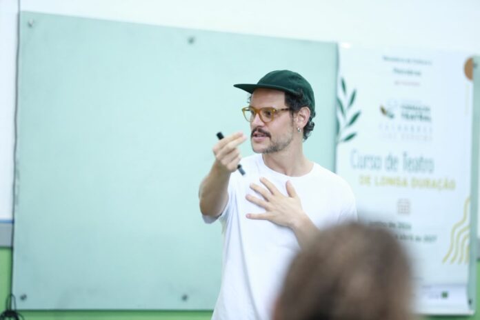 Dramaturgo de MG promove roda de conversa gratuita sobre escrita teatral em Boa Vista