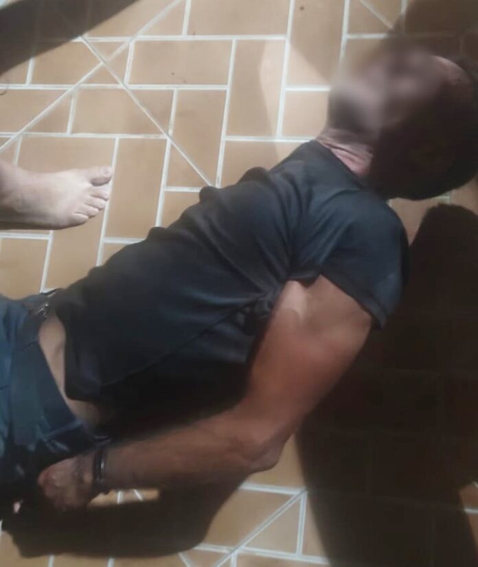 Morador acorda com invasor dentro de casa, entra em luta e o imobiliza até a chegada da PM em Boa Vista
