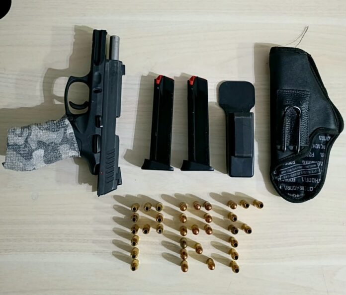 homem arma pistola munições cantá munição guiana
