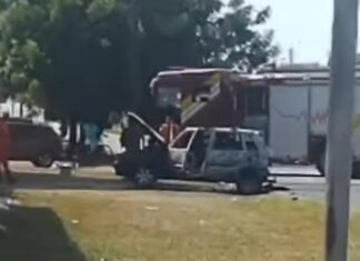 Carro pega fogo em garagem e é arrastado para a rua por vizinho para não atingir casa em Boa Vista Carro pega fogo em garagem e é arrastado para a rua por vizinho para não atingir casa em Boa Vista