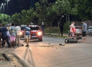 Adolescente de 16 anos morre após ter moto atingida por caminhonete em Rorainópolis Adolescente de 16 anos morre após ter moto atingida por caminhonete em Rorainópolis