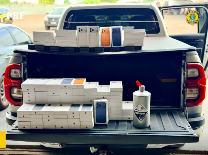 PRF apreende 177 iPhones e 34 kg de mercúrio contrabandeados da Guiana em Boa Vista