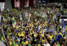 Apoiadores Flávio Bolsonaro e Lula realizam atos no Centro Cívico de Boa Vista antes do segundo turno