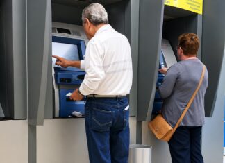 Série de medidas para proteger idosos contra golpes bancários e fraudes digitais é apresentada por deputado de Roraima