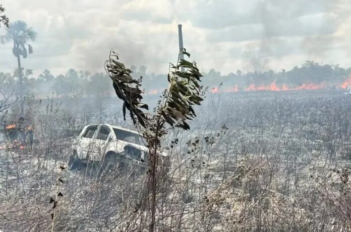 Carro atola e causa incêndio que destrói apiário na zona rural de Boa Vista