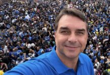 Após descumprir ordem para entregar passaportes, Flávio Bolsonaro deixou o Brasil rumo aos EUA, dizem fontes
