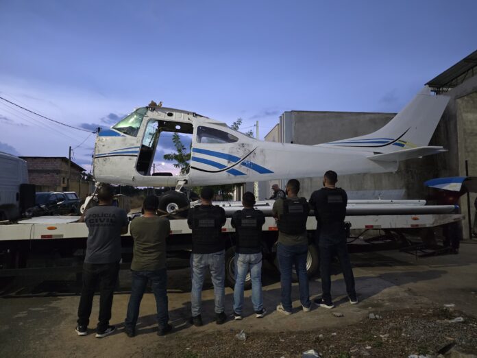 Polícia prende quatro pessoas e apreende avião desmontado e combustível durante investigação de homicídio em Boa Vista