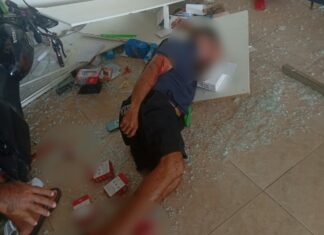 Homem suspeito de dirigir embriagado invade loja com moto e causa prejuízo de R$ 3,5 mil em Caroebe Homem suspeito de dirigir embriagado invade loja com moto e causa prejuízo de R$ 3,5 mil em Caroebe