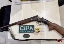 Suspeitos fogem para mata e PMRR apreende espingarda durante fiscalização de desmatamento em Rorainópolis espingarda