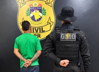 Homem com mandado de prisão em aberto é preso durante fiscalização em ônibus na BR-174, em Rorainópolis homem
