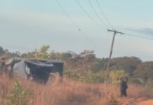 Professor morre e quatro pessoas ficam feridas após caminhonete bater em poste na RR-203 em Amajari