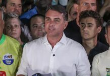 Flávio Bolsonaro se declara presidente eleito do Brasil em carta divulgada após chegar aos Estados Unidos Joédson Alves/Agência Brasil