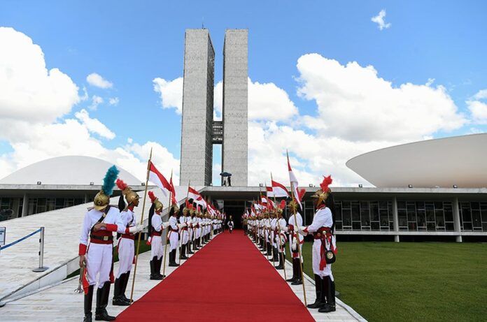 Posse de presidente será em 5 de janeiro e de governadores no dia 6 em 2027