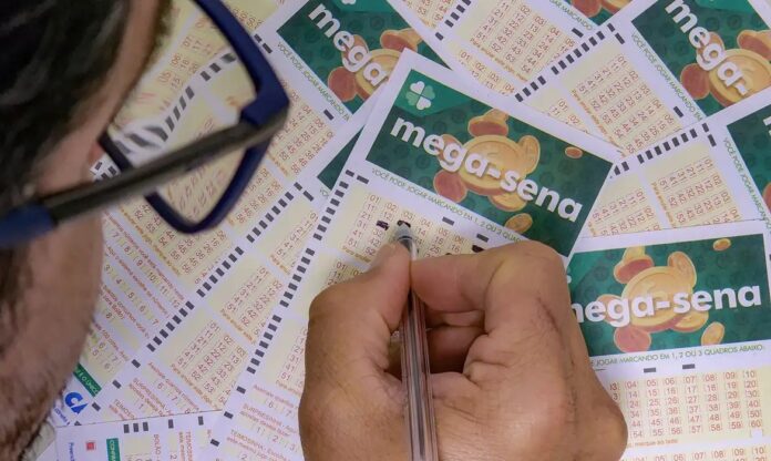 megasena mega-sena sorteio Mega-Sena acumula e prêmio de R$ 230 milhões será sorteado neste sábado (24)