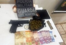 Dupla é presa por suspeita de tráfico de drogas e envolvimento em furtos de motos em Bonfim Dupla é presa por suspeita de tráfico de drogas e envolvimento em furtos de motos em Bonfim