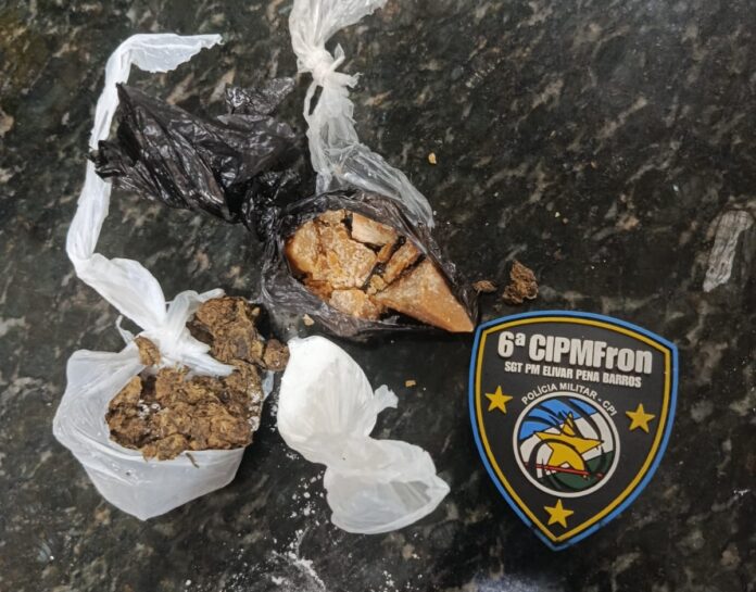 Mulher é presa e adolescente é apreendida com drogas na BR-210 em Caroebe